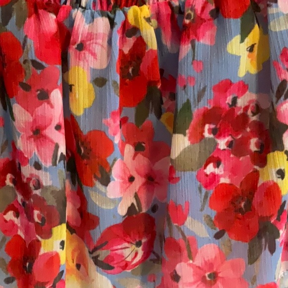 Feminine blouse - Picture 8 of 12